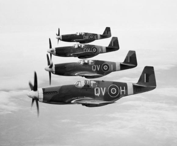 Mustang_IIIs_19_Sqn_RAF_in_flight_April_1944